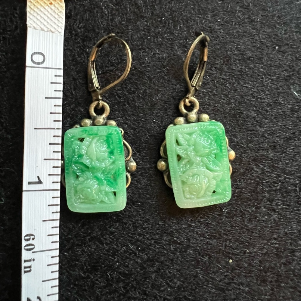 💚 Green Floral Drop Earrings - Picture 5 of 5